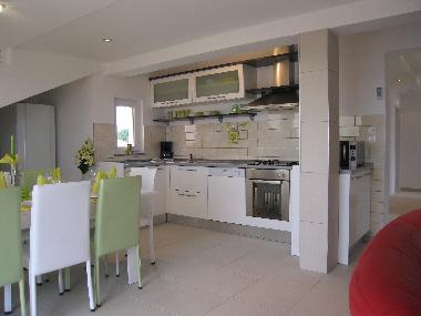 Geschmackvoll eingerichtete offene Kche mit traumhaften Terrass