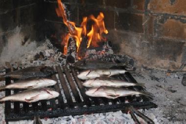 Essen von Grill schmeckt einfach wunderbar und kostet nicht viel