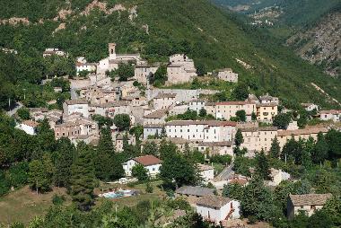 Ferienhaus in Serrapetrona (Macerata) oder Ferienwohnung oder Ferienhaus
