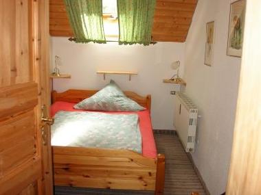 Schlafzimmer mit 140er Bett