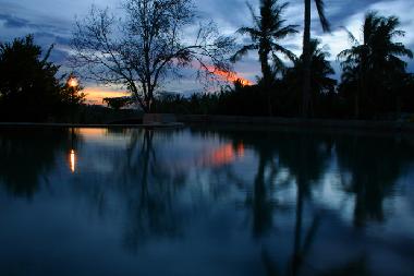 Knisternde Atmosph�re eines Creek Sonnenuntergangs