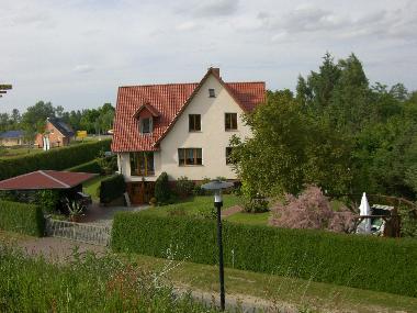 Vorderansicht des Hauses in der sich die Fewo befindet