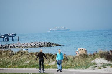 Radfahren, Joggen, Inlinern, Walken, Wandern am kilometerlangen Strand entlang