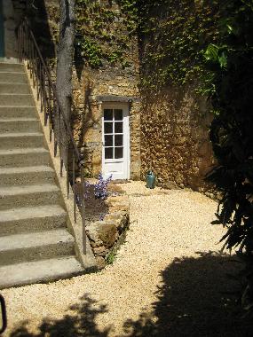 Unterer Kuecheneingang und gleichzeitig Haupteingang fuer das Haupthaus, zusaetzlich fuehrt eine zwe