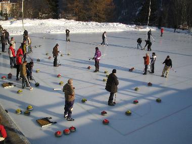 Curlingplatz - Sportanlage Tr� im Winter