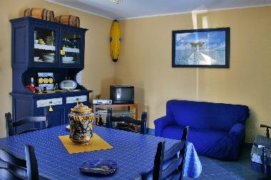 Living room - Kitchen/Dining room (opposite view)