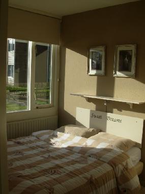 Erste Schlafzimmer