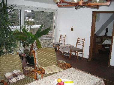 Wohnzimmer mit Blick zur Kche