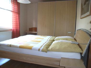 Schlafraum  - Kleinkinderbett (Hauk) als Zustellbett mglich