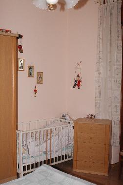 Schlafzimmer - mit Kinderbett