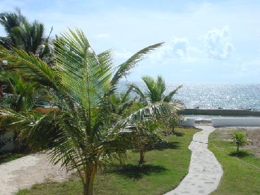 Pfad von Terrasse zum Meer