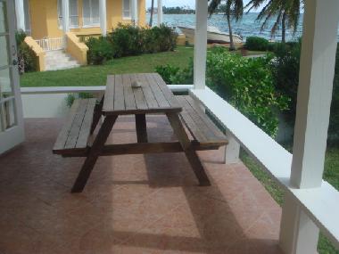 Esstisch auf der Terrasse