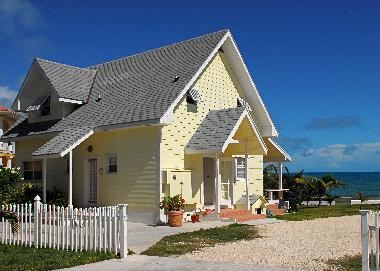  Cottage: Vorder und Seitenansicht