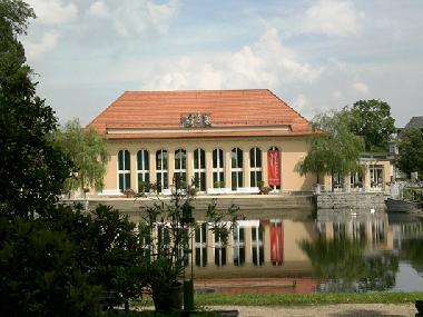Festhalle am Schwanenteich im Kurpark Bad Brambach