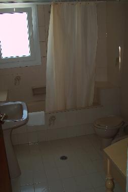 Badezimmer mit Badewanne