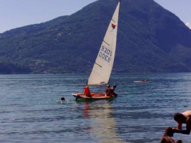 Alle kids auf dem wasser, segeln, surfen, wasserskifahren wass auch immer, ich auf meiner Terasse!