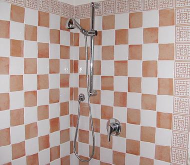 Eines der 2 B�der mit Dusche/ Wc/ Bidet