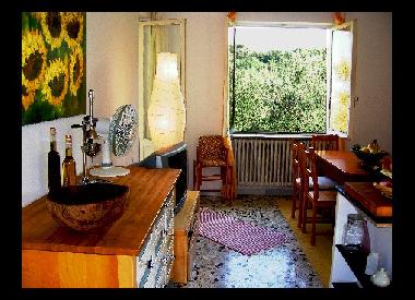 Der Wohn-Essbereich angeschlossen an die K�che m. Balkonausgang