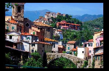Der Ort Dolcedo eingebettet in die ligurische Landschaft, nur 5 Automin. von Ihrer Ferienwohnung.