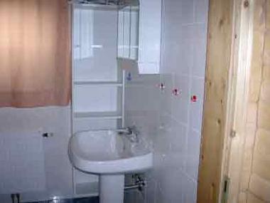 Ein wundersch�nes Bad mit Dusche und Waschmaschine