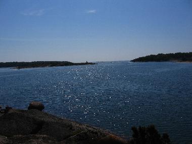 Scenario seen from the far end of the Gy� peninsula west part of Svalem�la bay
