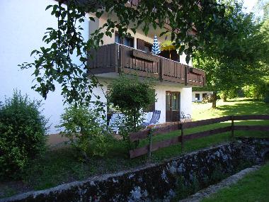 Terrasse mit Liegewiese