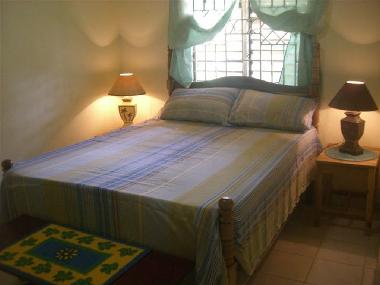 Schlafzimmer mit Doppelbett