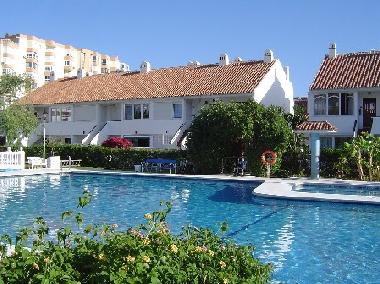 Der Gemeinschaftspool der Urbanisation Pueblo Andaluz