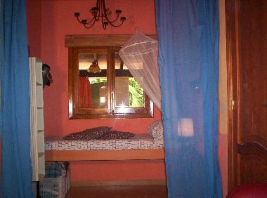 Schlafzimmer mit Queensize-Bett