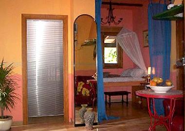 Schlafzimmer mit Queensize-Bett