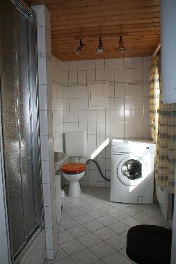 Duschbad mit Waschmaschine