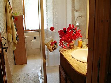 Eines der Badezimmer