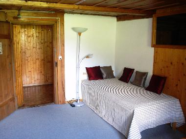 Einzelbett im Drei-Bett-Zimmer mit Sat-TV