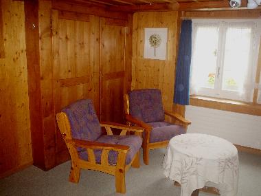 Sitzecke mit Salontisch zum Fernsehschauen und lesen