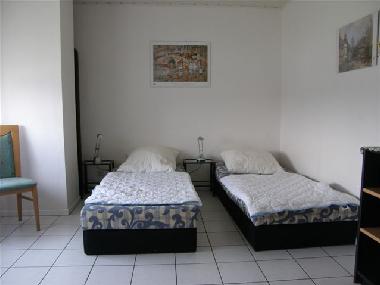 Dreibettzimmer mit franzsischen Betten (die beiden kann man auch zum Doppelbett zusammenstellen)