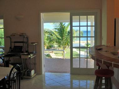 Fruehstuecksbar und Esstisch fuer 6 Personen