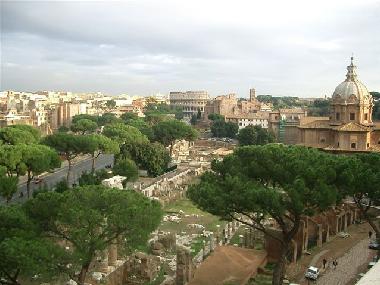 und den Blick auf die Spanische Treppe und das Forum Romanum zu werfen