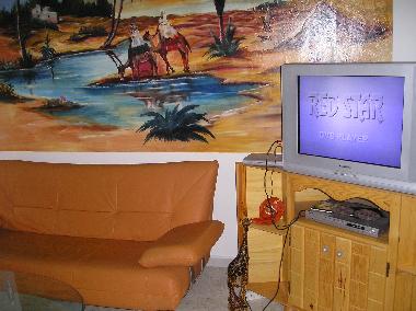 Wohnzimmer mit Fernseher,Reciver,DVD Player,Couch