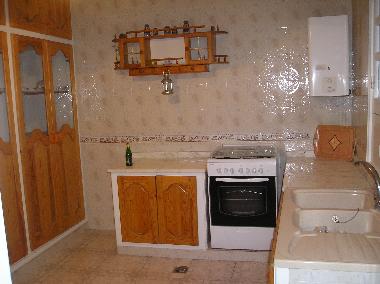 K�che mit Gasherd und Sp�lbecken,K�hlschrank 