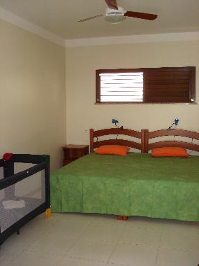 die unteren Zimmer haben einen Deckenventilator