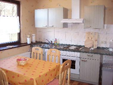 In der K�che ist neben K�hlschrank, Backofen und Mikrowelle auch ein Geschirrrsp�ler vorhanden.