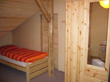 Das Kinderzimmer ist ebenfalls mit zwei Betten ausgestattet. Au�erdem gibt es noch zwei gem�tliche S