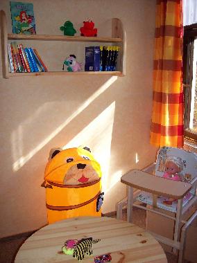 F�r die Kleinen finden sich B�cher, Spielzeug und genug Platz zum Spielen.