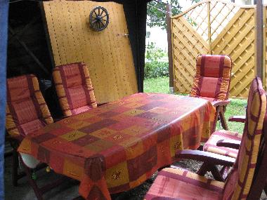 Unter diesem Pavillon k�nnen Sie gem�tliche Grillabende verbringen.