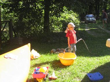 Der Hof bietet sich f�r die Kleinen zum Spielen an.