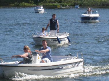 Auch die Bootsvermietung findet sich gleich unten am See.