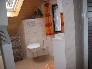 Mit der separaten Dusche k�nnen auch schon mal zwei Personen gleichzeitig ins Bad.