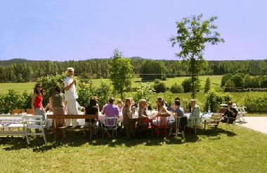Im Garten ist viel Platz zum Feiern