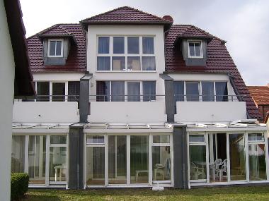 Ferienhaus (rechts) - Boddenansicht