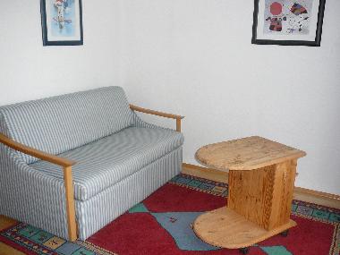 kleines Wohnzimmer mit Dachterasse
